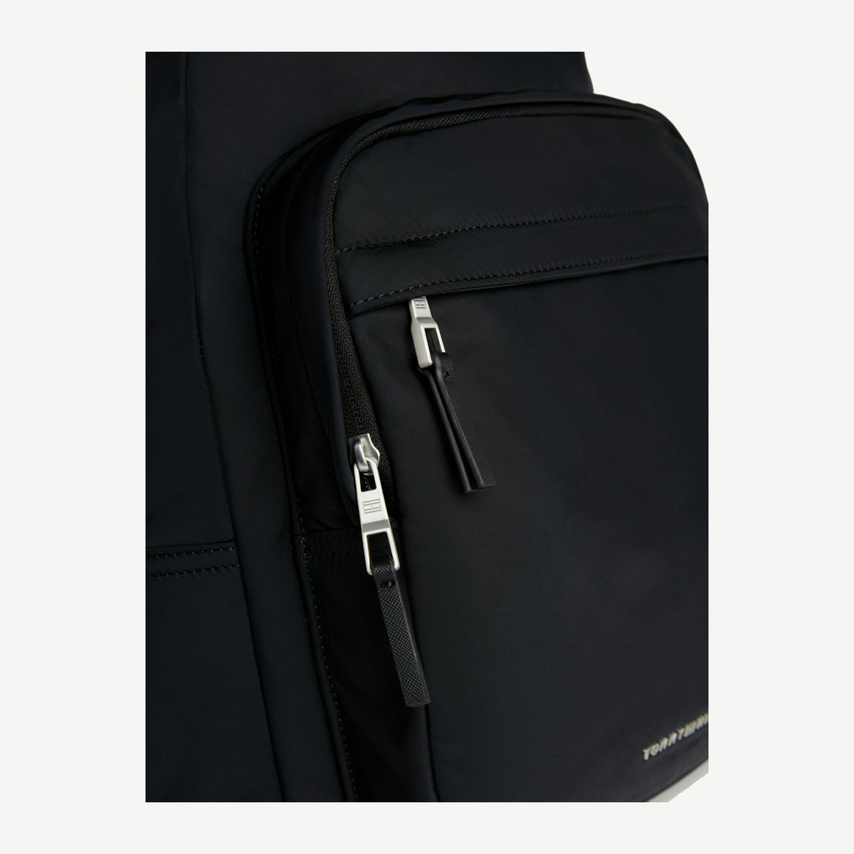 Tommy Hilfiger AM0AM12214 juoda vyriška kuprinė – detalė