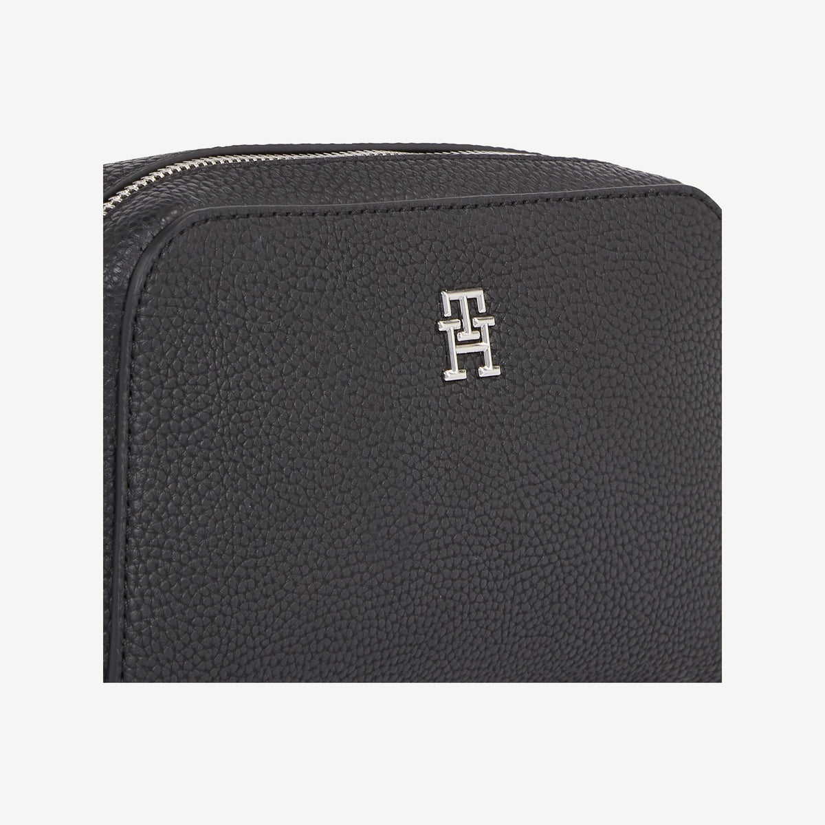 Tommy Hilfiger AW0AW15216 juoda rankinė – nuotrauka 2