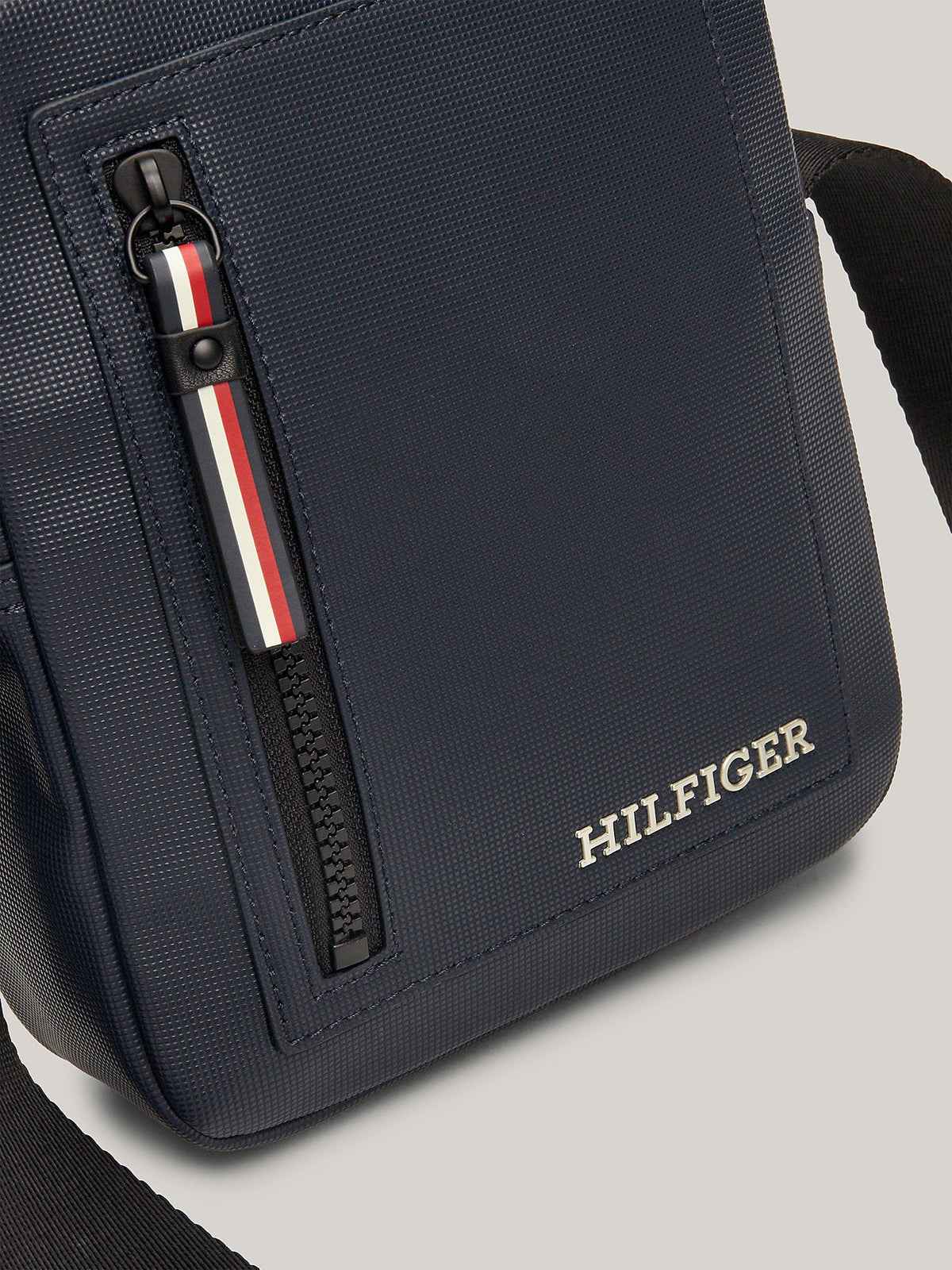 Tommy Hilfiger alternate2