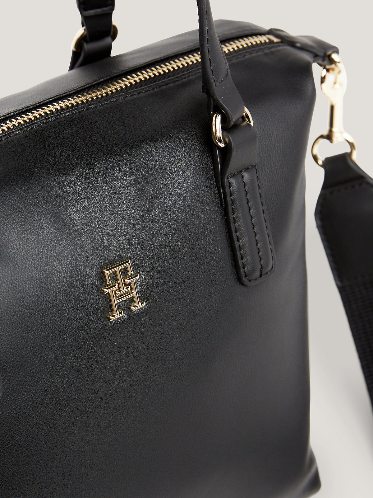 Tommy Hilfiger AW0AW15592 BDS – alternate3