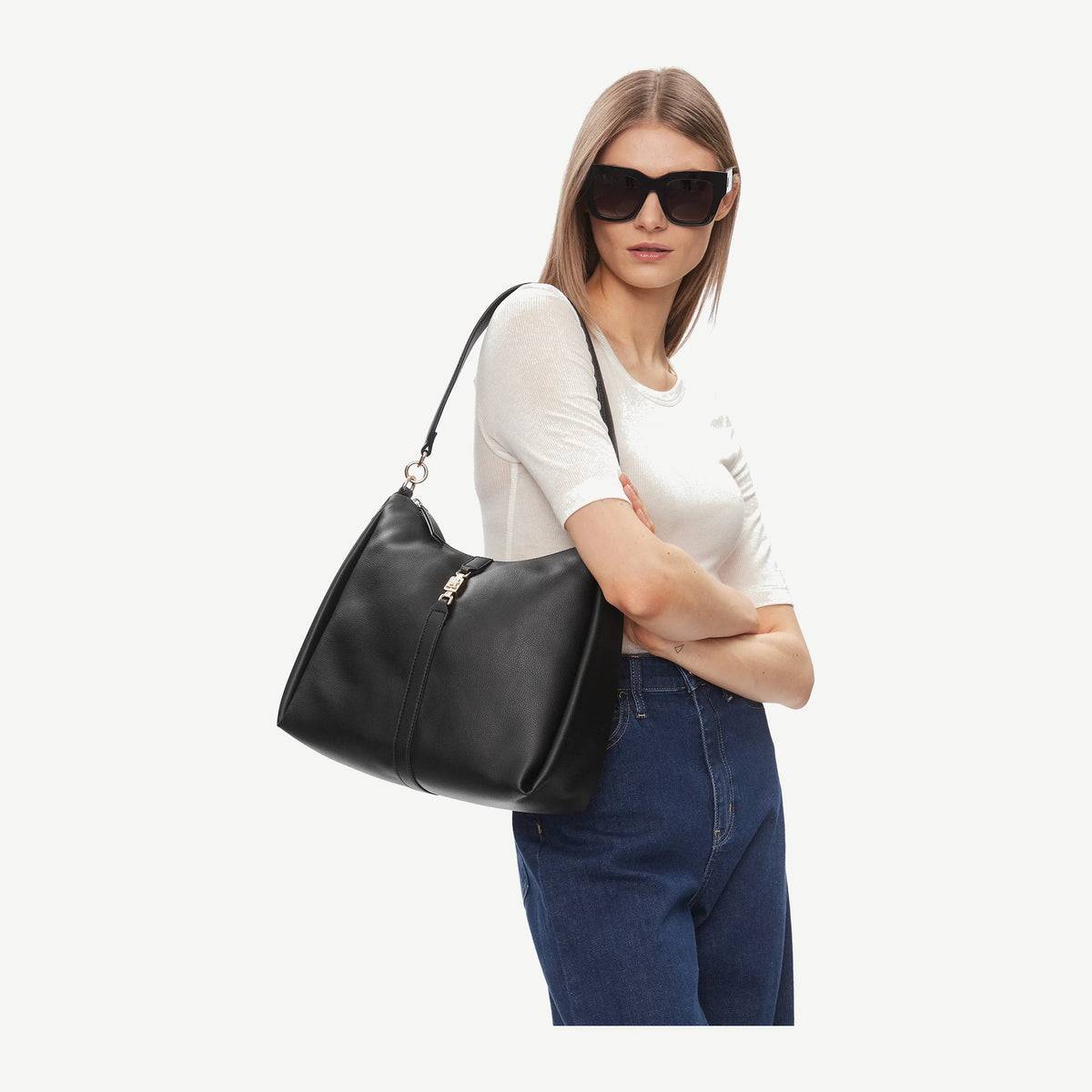 Tommy Hilfiger AW0AW15713 juoda rankinė – nuotrauka 5