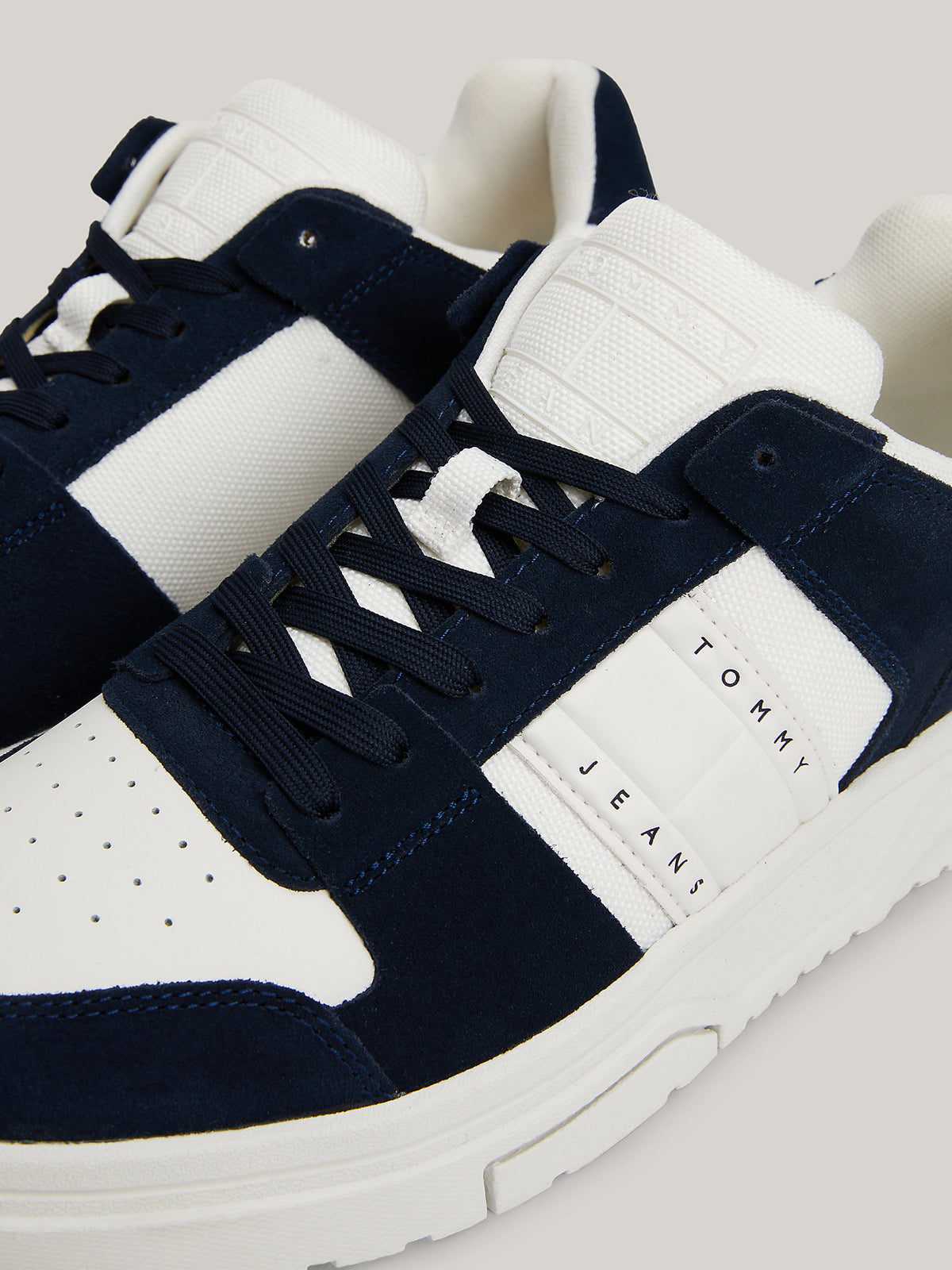 Tommy Hilfiger EM0EM01371 C1G – alternate5