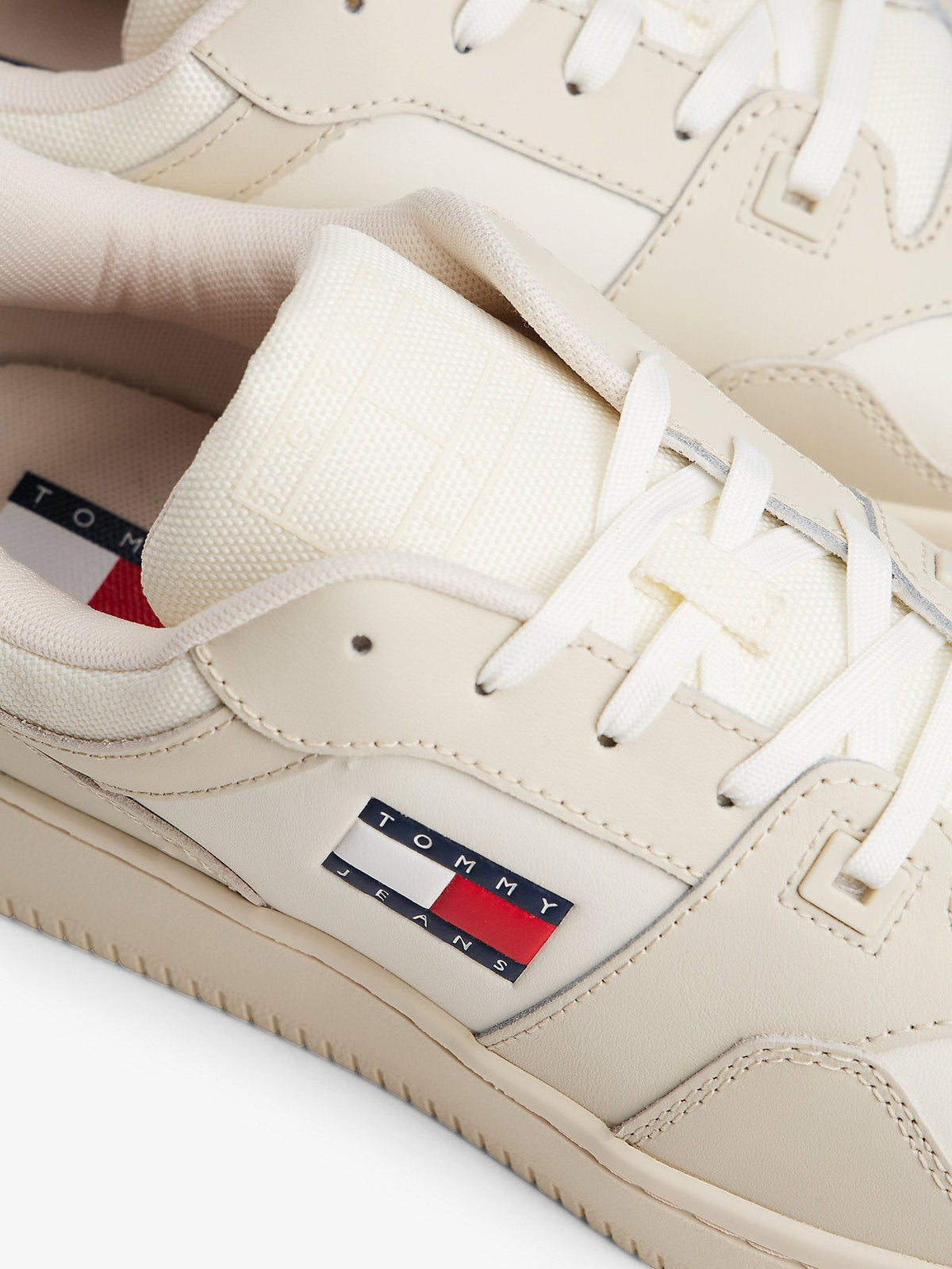 Tommy Hilfiger alternate5