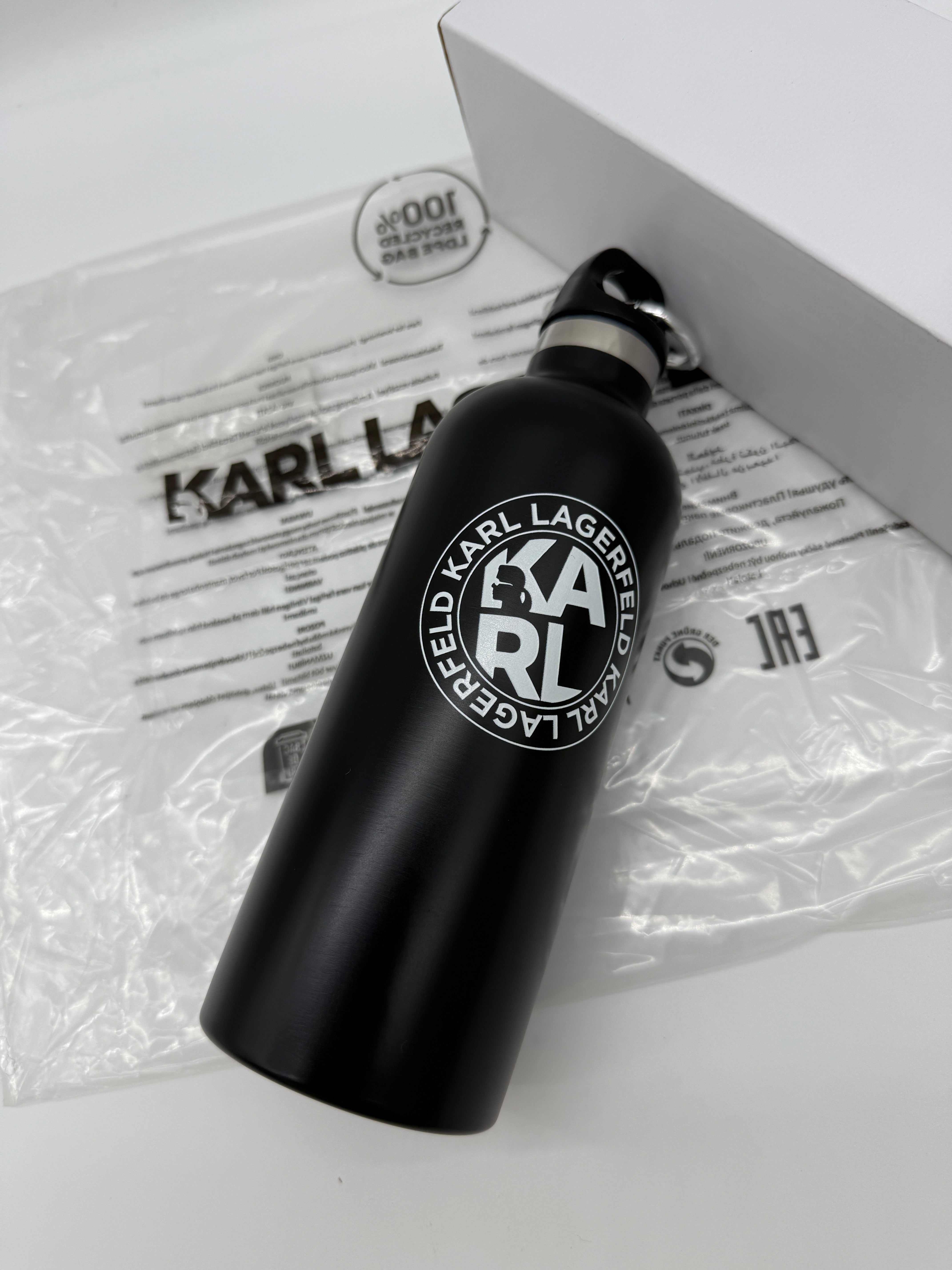 Karl Lagerfeld gertuvė – Rezivelo