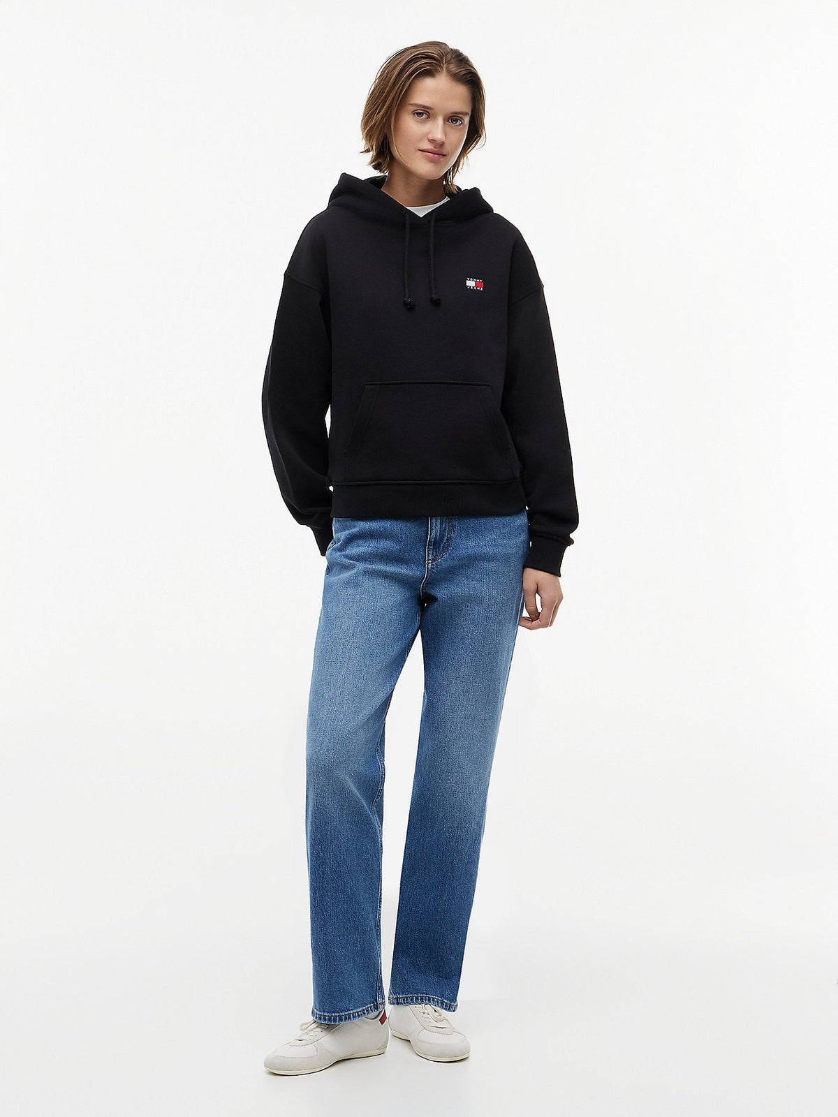Tommy Hilfiger moteriškas juodas džemperis DW0DW19414 ant modelio – nuotrauka 2