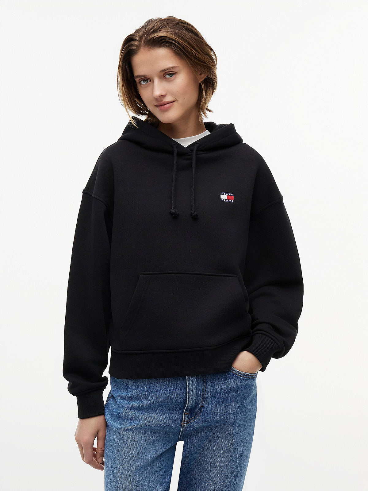 Tommy Hilfiger moteriškas juodas džemperis DW0DW19414 ant modelio – nuotrauka 1