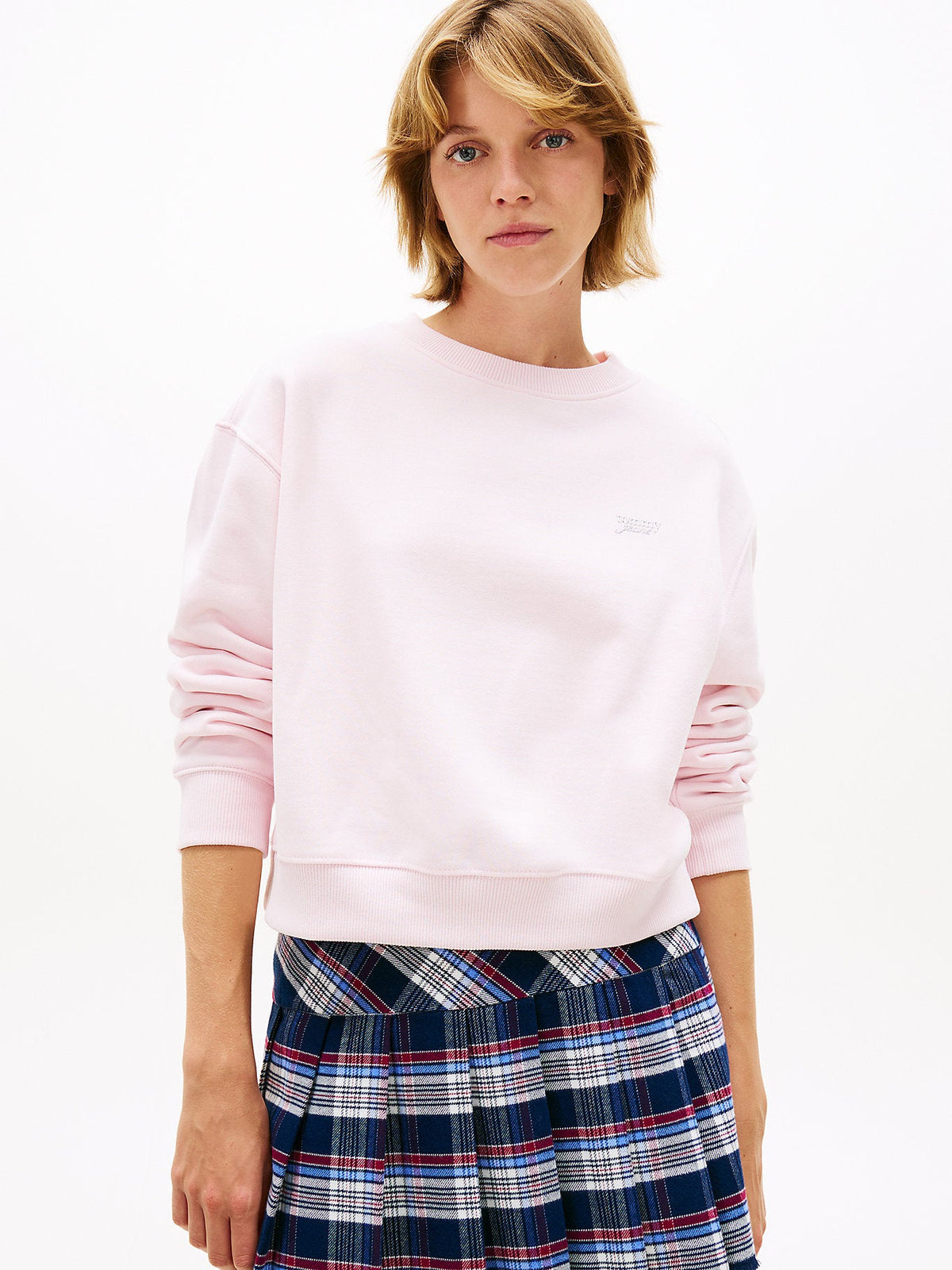 Tommy Hilfiger moteriškas rožinis džemperis DW0DW22985 ant modelio – nuotrauka 1